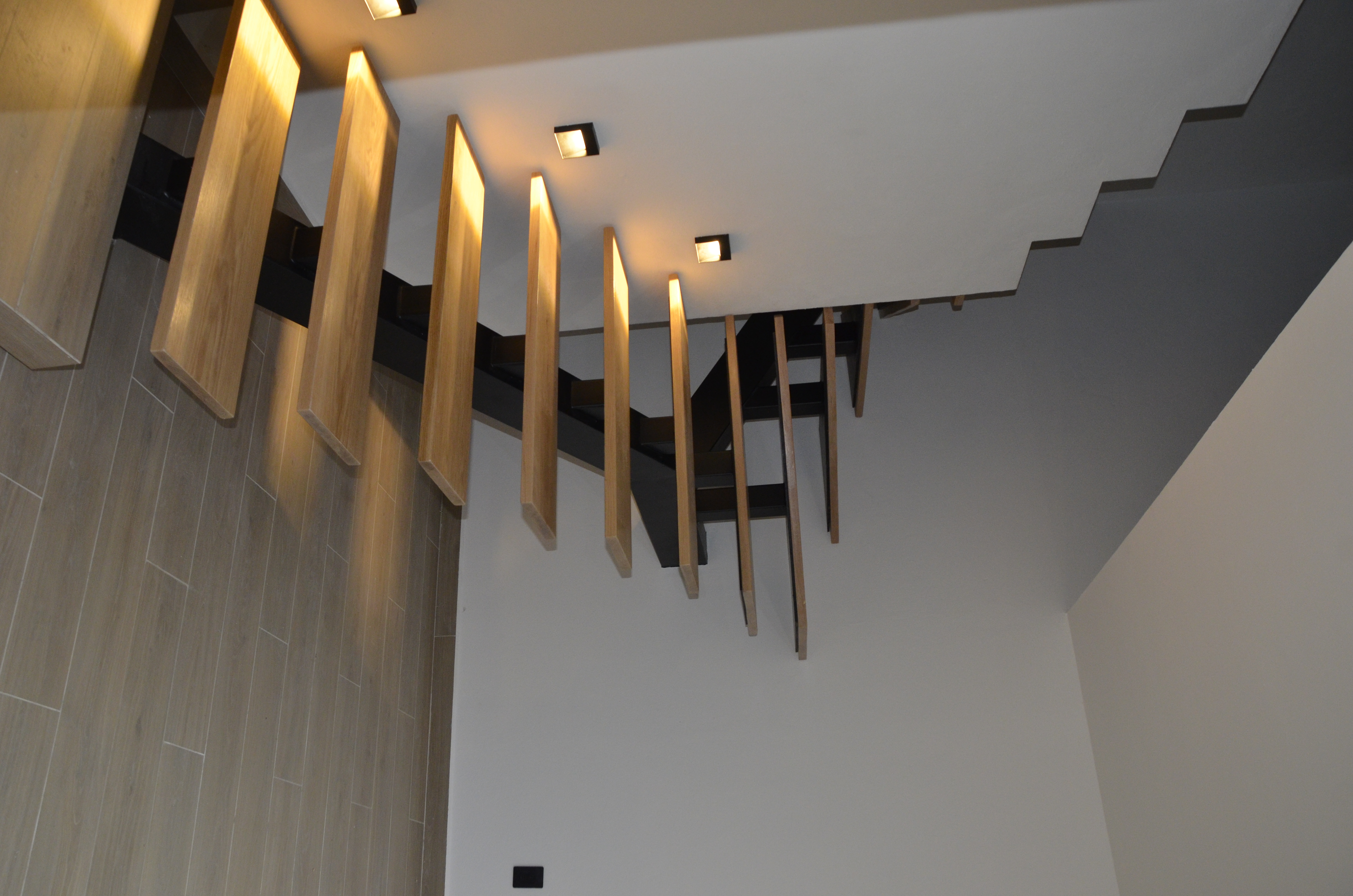 Escaleras Arquitectónicas de Encino y Acero — thumbnail 2