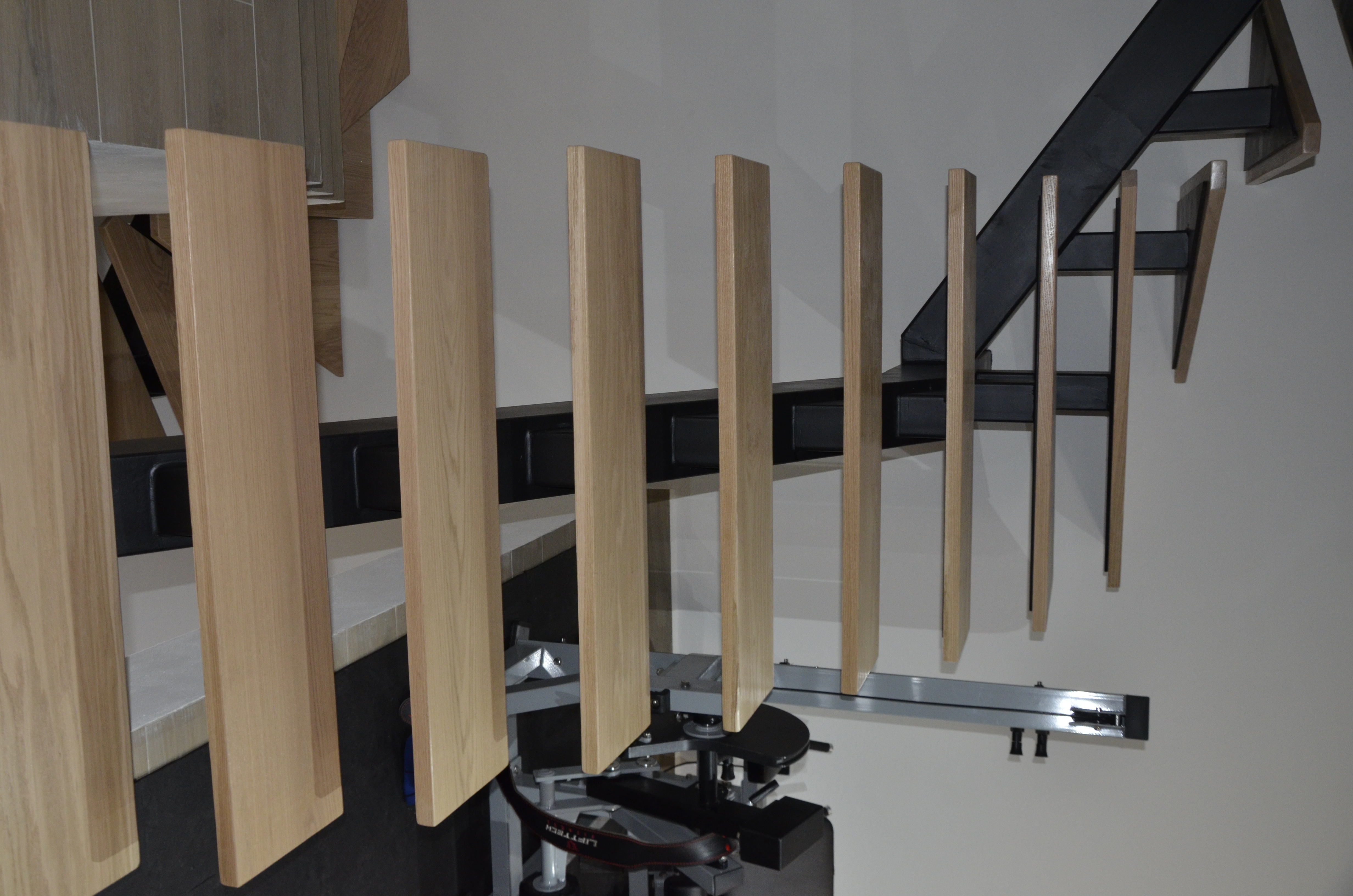 Escaleras Arquitectónicas de Encino y Acero — thumbnail 3