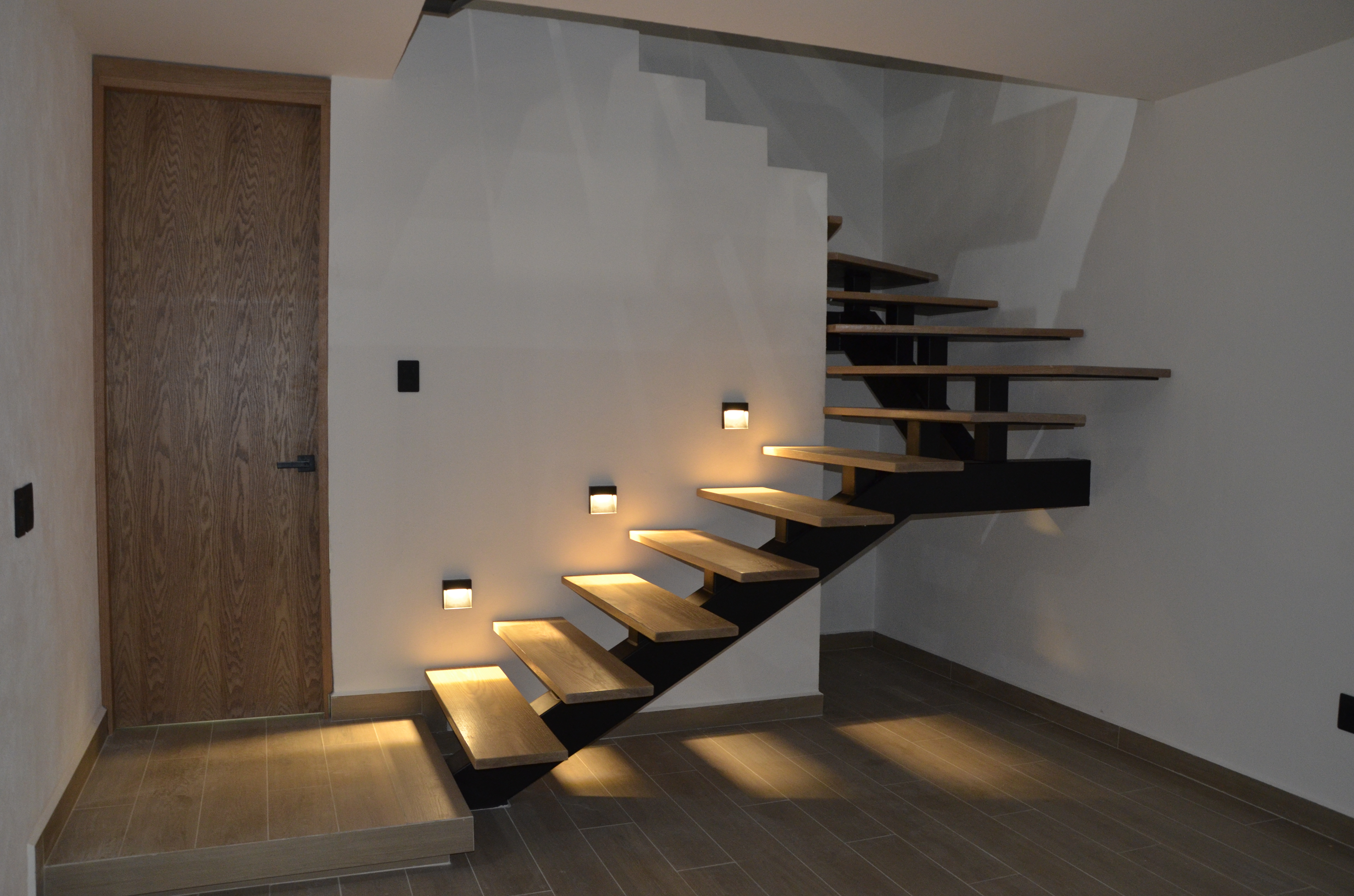 Escaleras Arquitectónicas de Encino y Acero