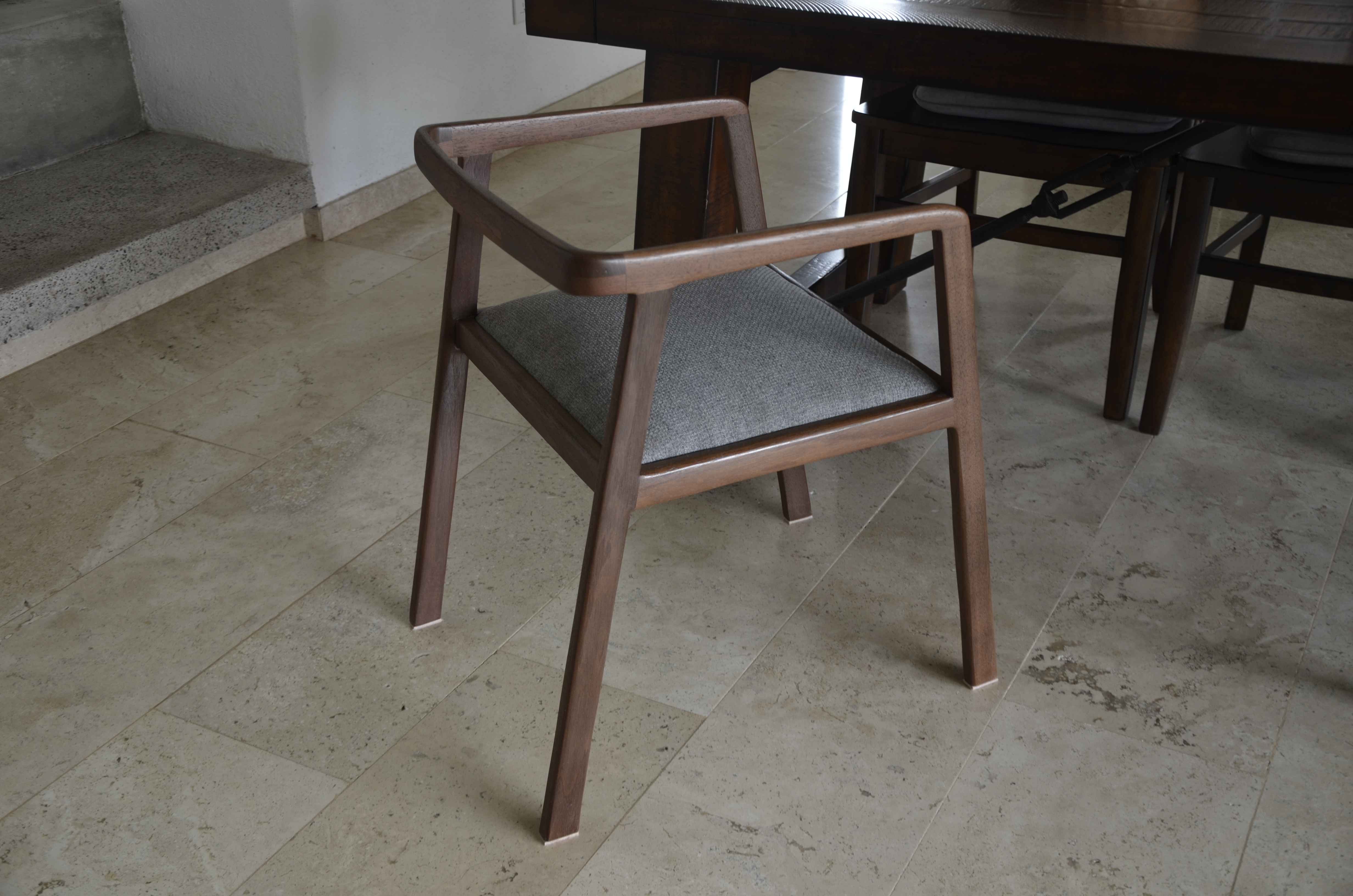 Silla Nucis 1 de Nogal Tapizada